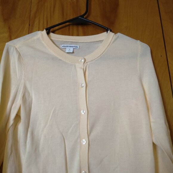 Amazon Essentials Women's XS Lightweight Button Up Crewneck Cardigan Sweater - Picture 2 of 4